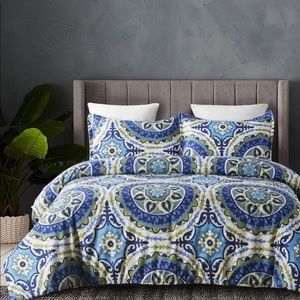 Bohemian king size duvet with 2 shams. New